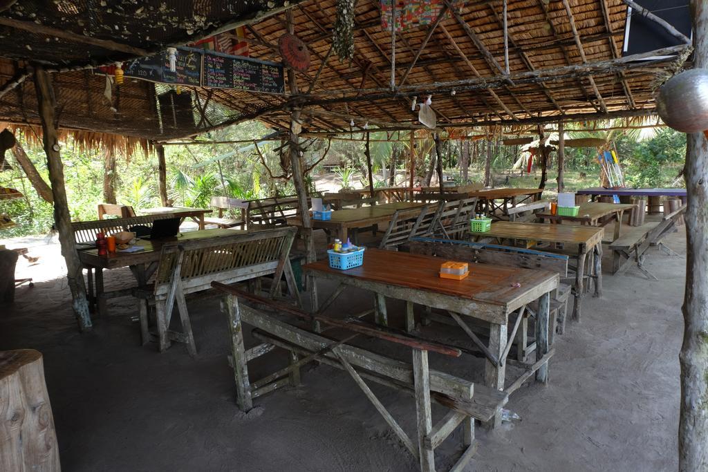 Mr. Chuoi Bar And Hut Hotel Ko Phra Thong Buitenkant foto
