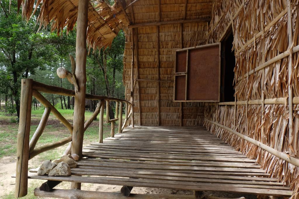 Mr. Chuoi Bar And Hut Hotel Ko Phra Thong Buitenkant foto